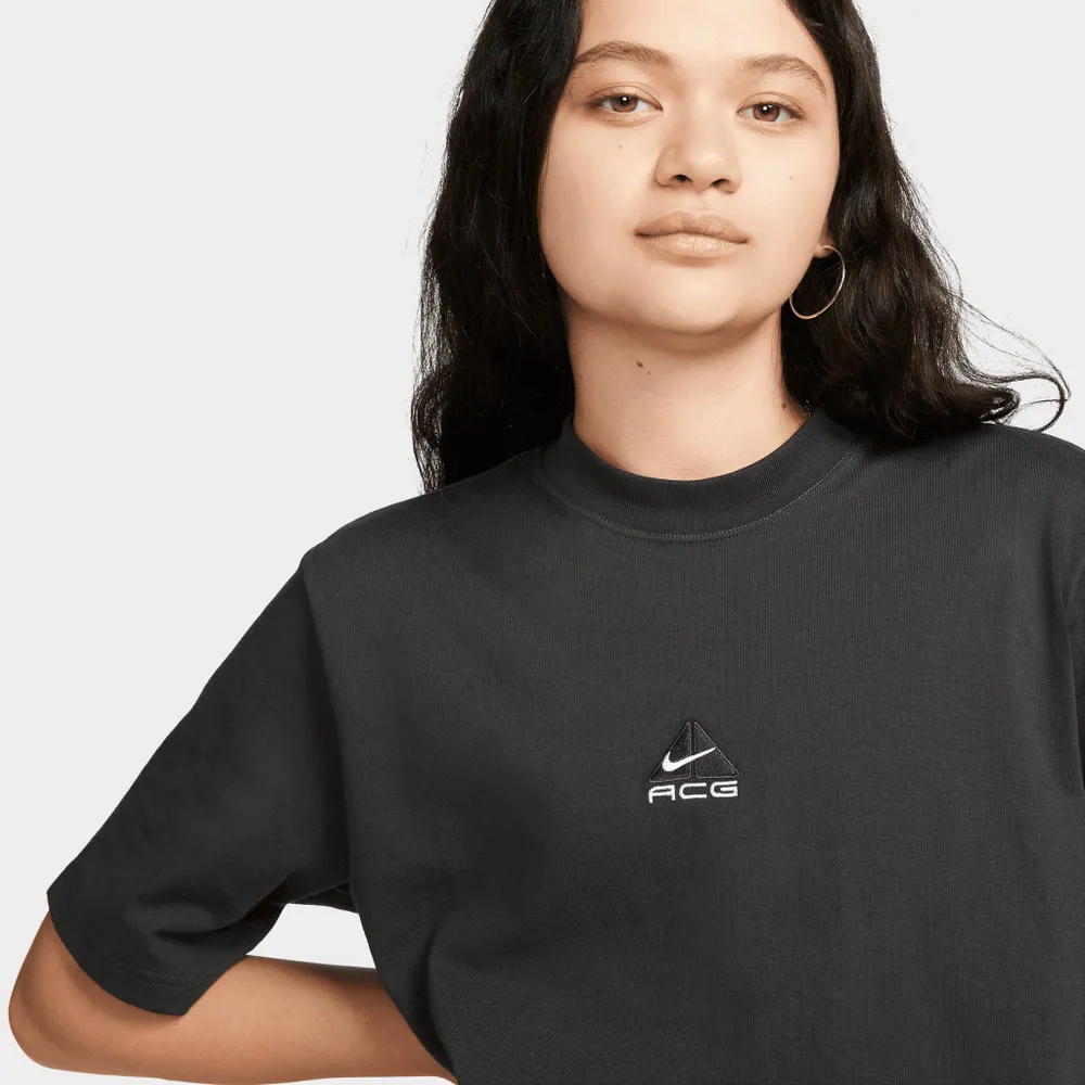 JD Sports Nike ACG Women’s Lungs Short-Sleeve T-shirt Off Noir / Dark Smoke Grey