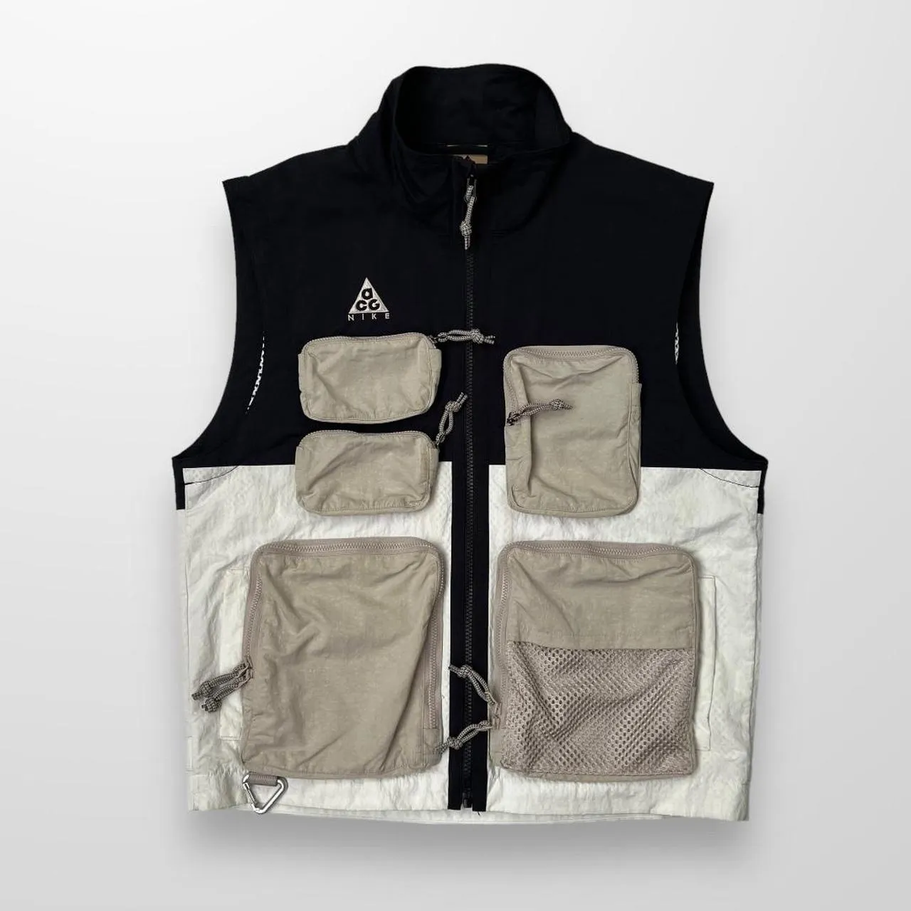 Nike ACG Utility Vest / Gilet In Black & String