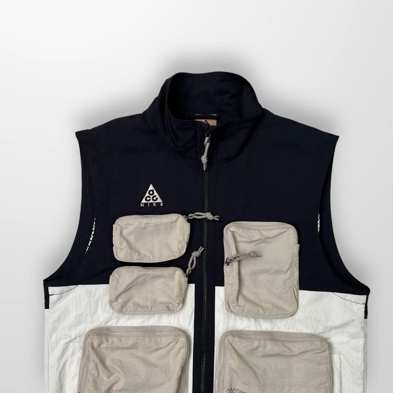 Nike ACG Utility Vest / Gilet In Black & String