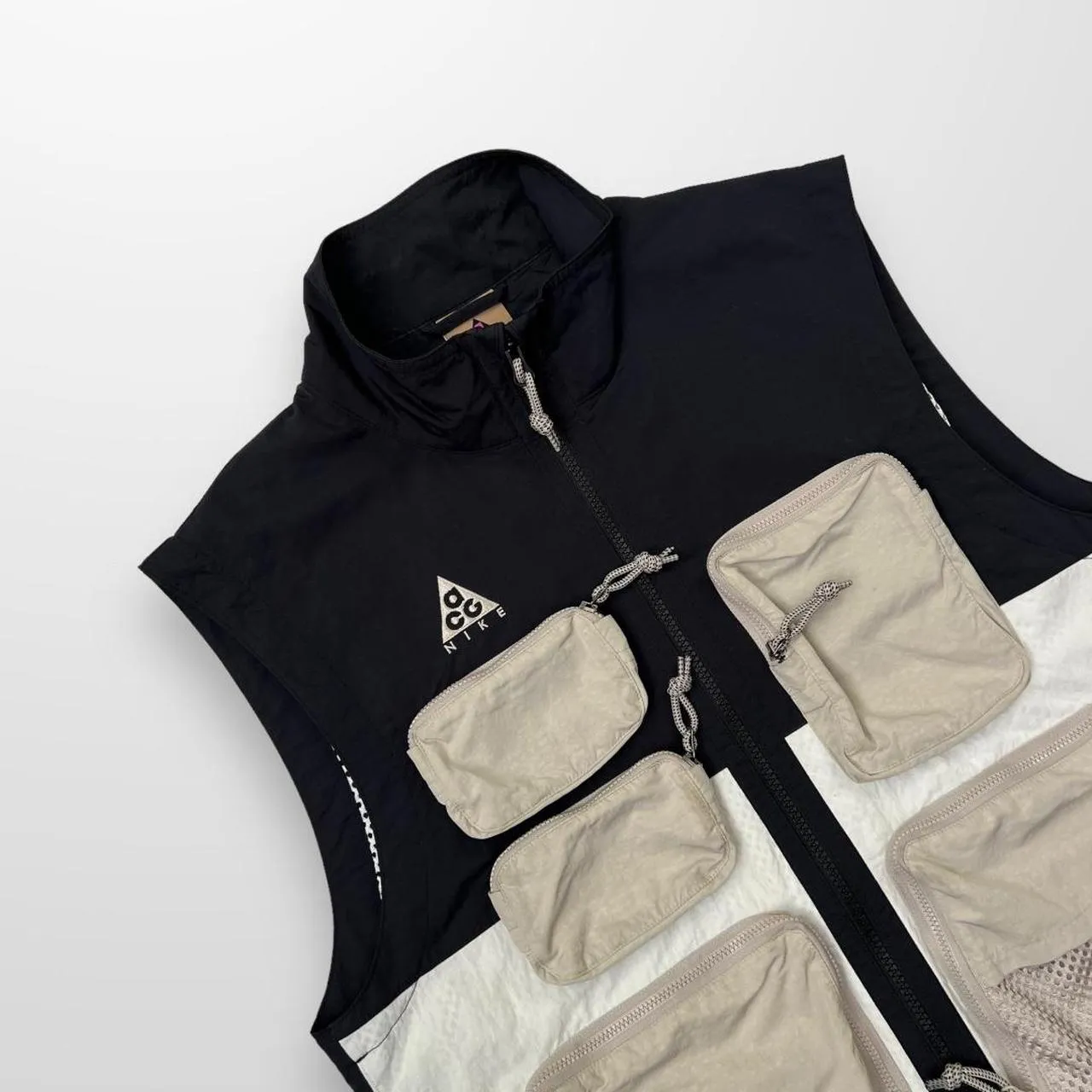 Nike ACG Utility Vest / Gilet In Black & String