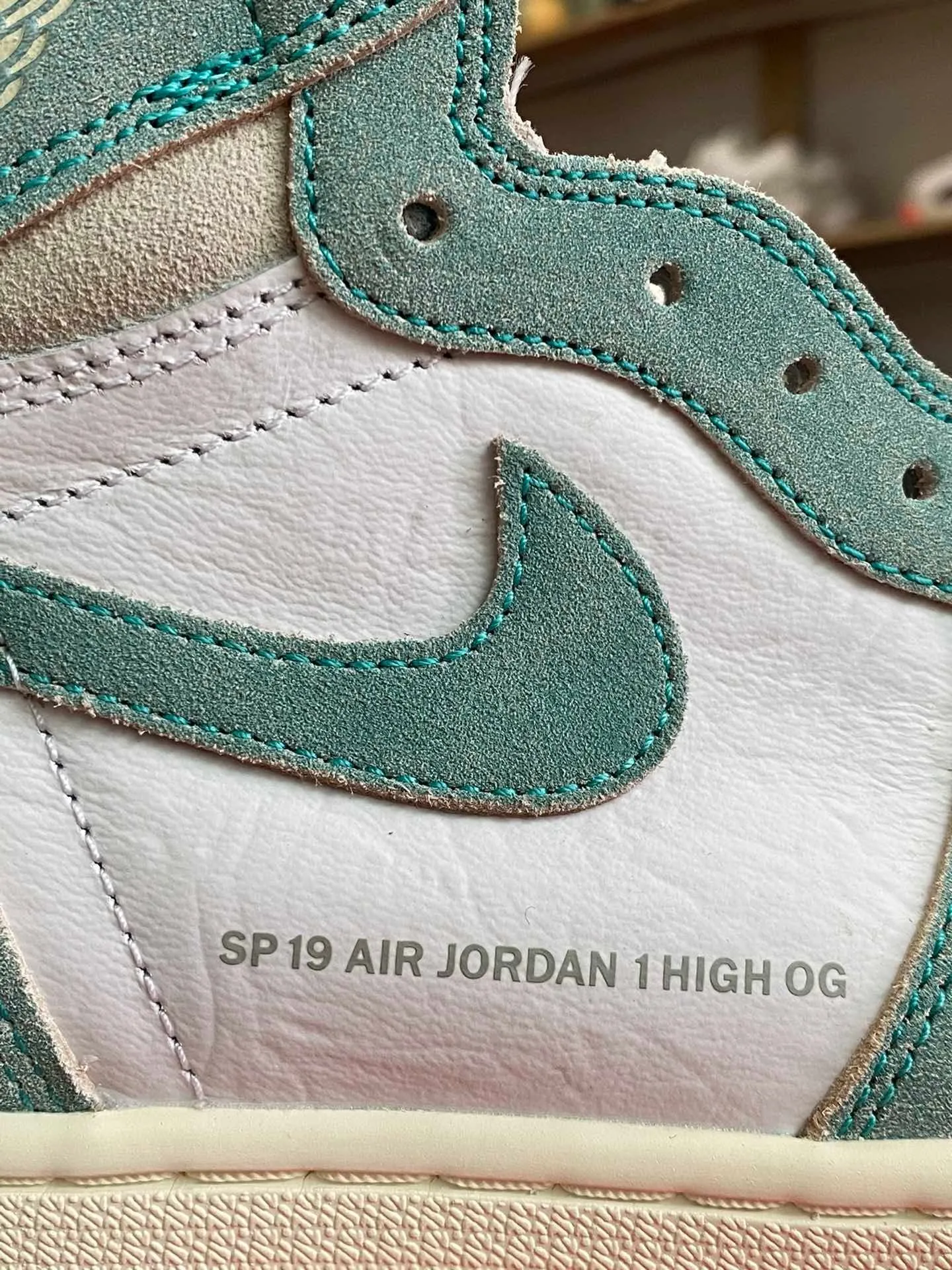 Nike Air Jordan 1 Retro High OG Turbo Green White Light Smoke Grey